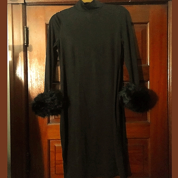 Black Faux Fur Cuffs Elegant Versitile Classy Sophistication Chic Fall Winter - Picture 3 of 3